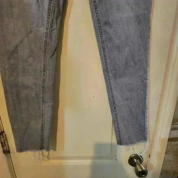 15Raw hem democracy light grey wash floral embroidered cropped jeans size size 6 - Picture 5 of 8